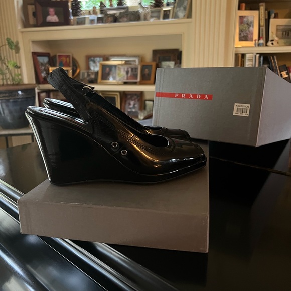 Prada patent leather sling back wedge heels - Picture 3 of 4
